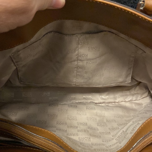 Michael Kors Colgate LG EW
Tote Navy Tote Bag - Picture 4 of 10